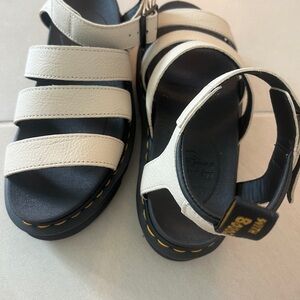 Dr. Martens Black and White Sandals Blare sz8